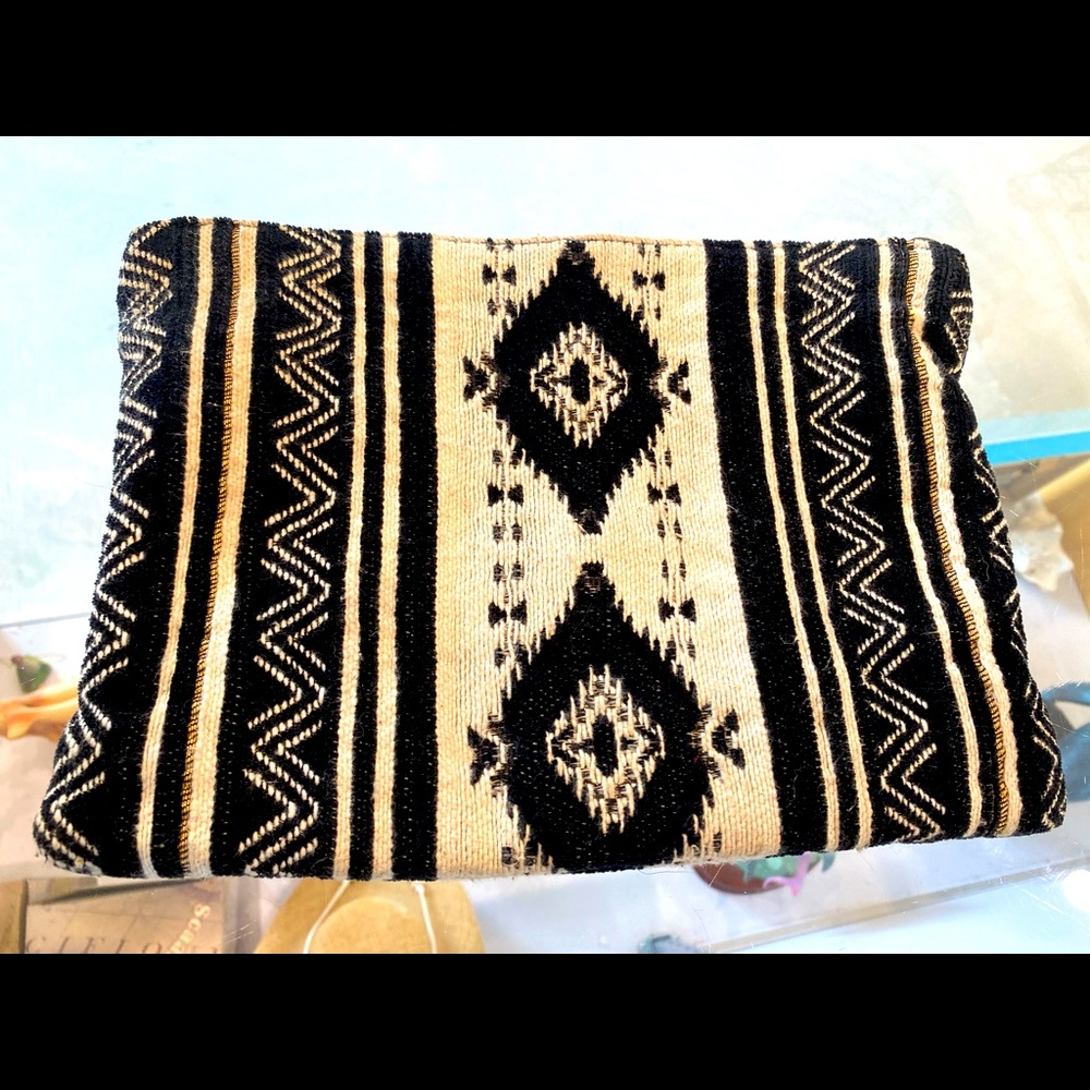 Amuse Society Clutch